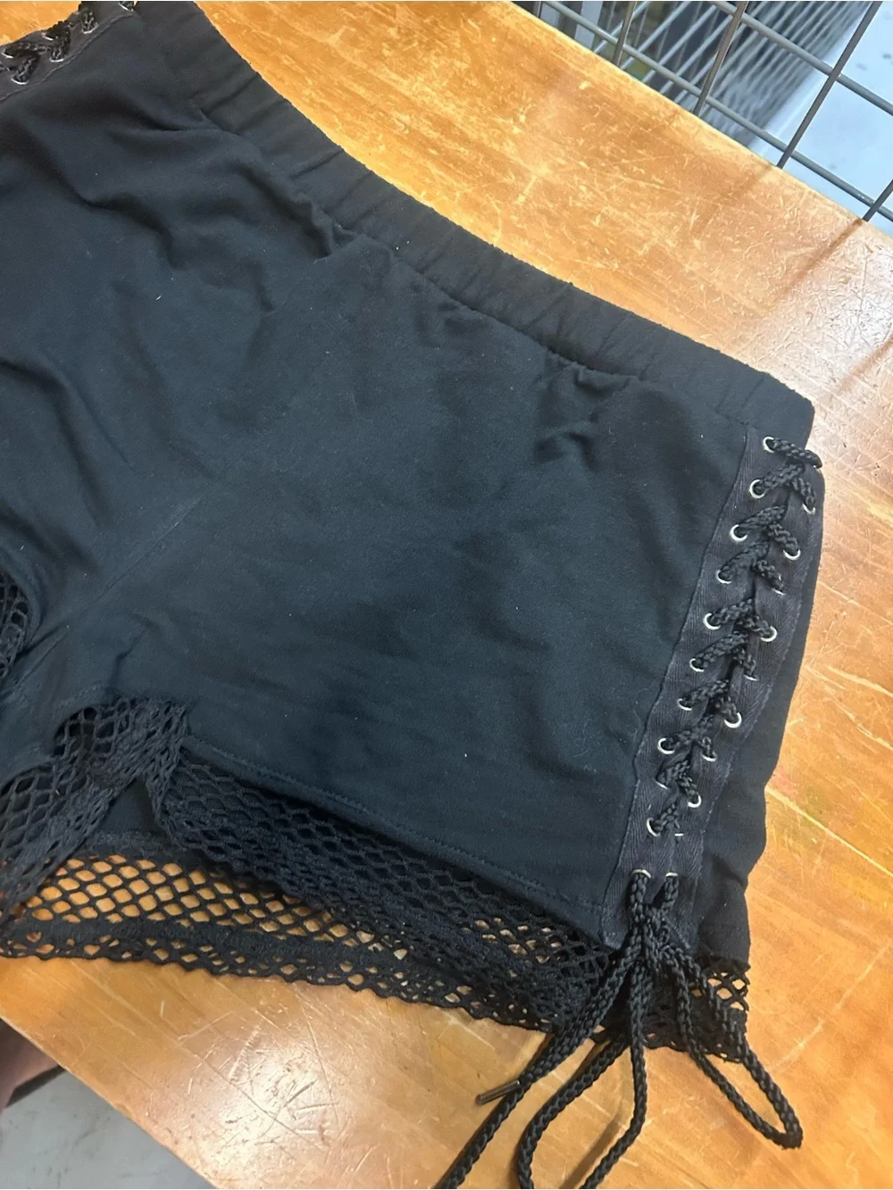 Hot Topic Black Lace-Up mesh Trim Women’s Shorts 🩳 L - Picture 4 of 8